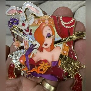 Disney Who Framed Roger Rabbit  Jessica Rabbit Jumbo  LE fantasy pin With Guns